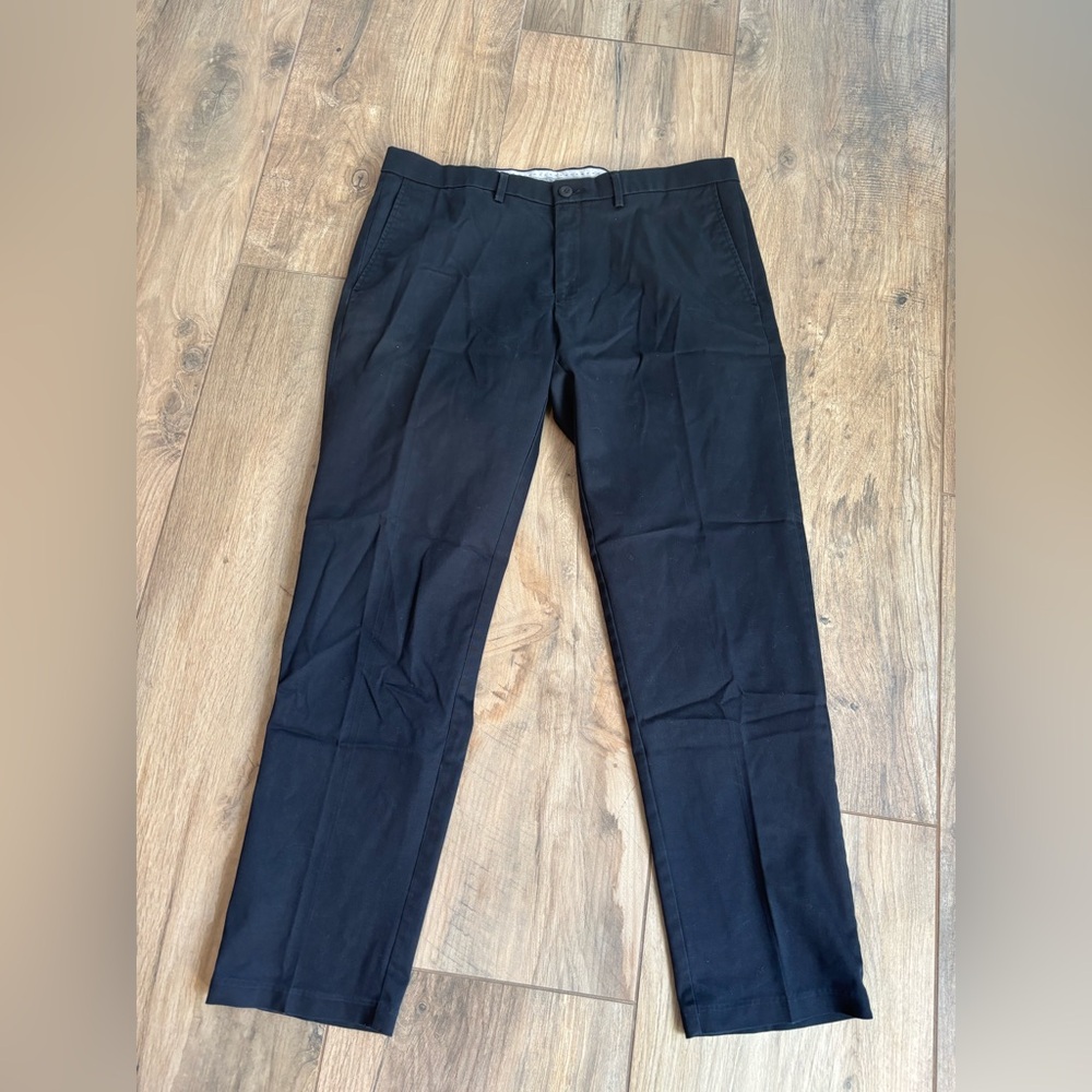 Haggar Premium Soft Chino Pants Mens 36x32 black Straight Fit Stretch Fabric